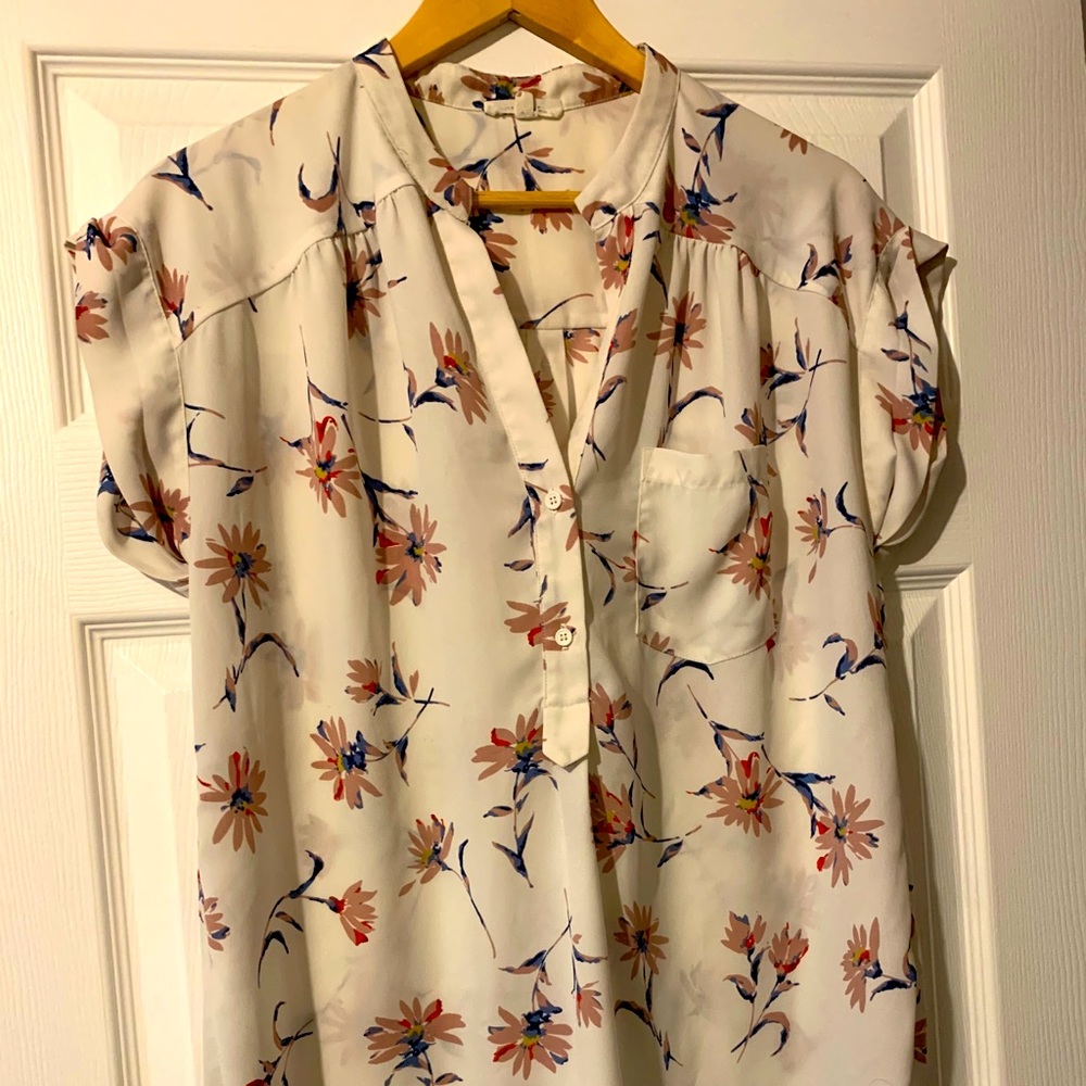 Pleione white floral silky top medium